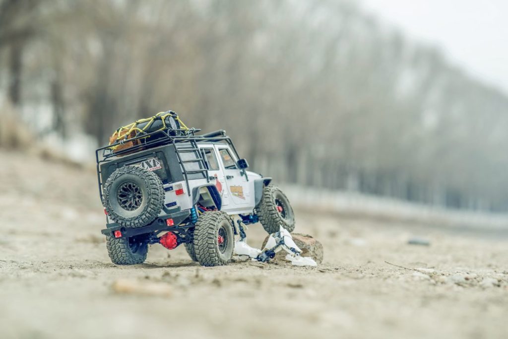 RC rock crawler going acroos the mud